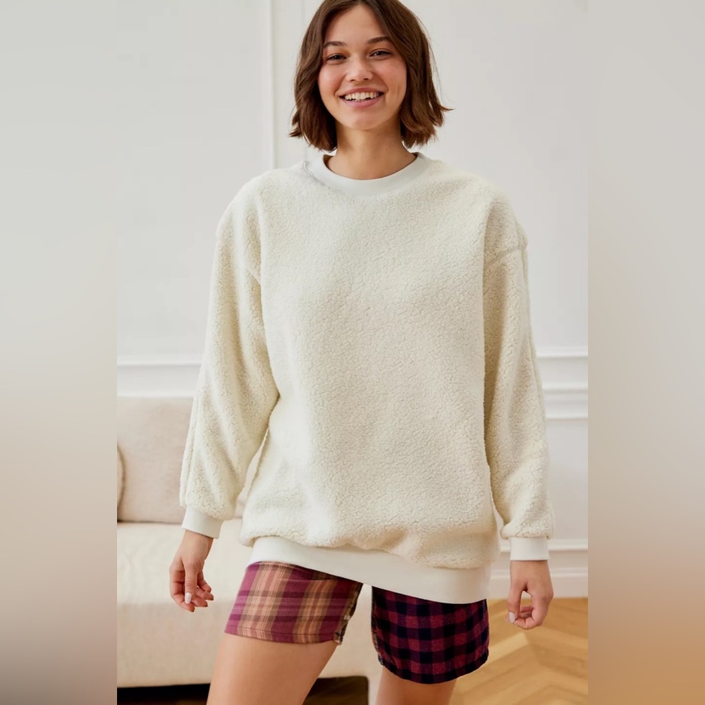 NEW URBAN OUTFITTERS Out From Under Sherpa Pullover Sweatshirt Size M - Picture 1 of 9